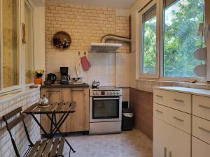 Η κουζίνα ή μικρή κουζίνα στο Apartament KETI улица Христо Максимов 56 вхВ