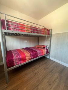 two bunk beds in a room with a wooden floor at Maravilloso apartamento en Llívia in Llivia +11 photos