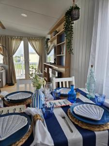 威尔汉姆Jurassic Bliss - stylish static caravan with partial sea view at Durdle Door的相册照片