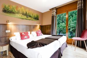 Postel nebo postele na pokoji v ubytování Apartaments La Neu