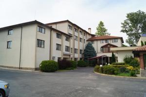 a building with a parking lot in front of it at Hotel Kardjali in Kŭrdzhali