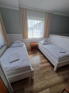 Łóżko lub łóżka w pokoju w obiekcie AGIS Pokoje Gościnne