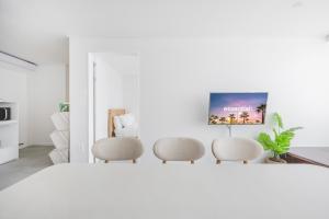 TV a/nebo společenská místnost v ubytování Gini Stay