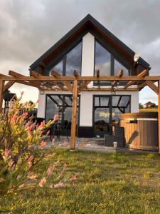 a house with a wooden pergola in front of it at Orawskie wzgórze in Jabłonka