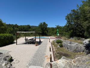 Bazén v ubytování Bonaventura - Countryside Villa near Split with Private Pool nebo v jeho okolí