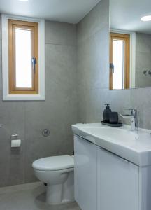 Ένα μπάνιο στο Stylish Modern City Center Stay