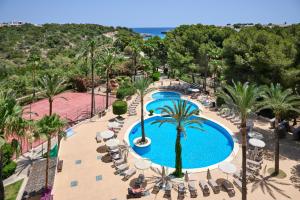 Bazén v ubytování Grupotel Cala Marsal Nature Hotel - New Reopening 2025 nebo v jeho okolí