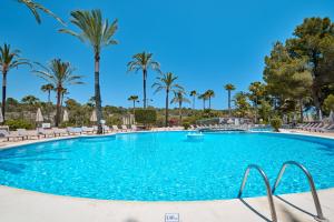 Bazén v ubytování Grupotel Cala Marsal Nature Hotel - New Reopening 2025 nebo v jeho okolí