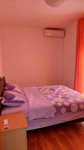 Postel nebo postele na pokoji v ubytování Vesna apartmani, Igalo