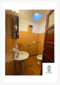 a bathroom with a sink and a toilet at La Laguna Cruz del Eje in Cruz del Eje +24 photos