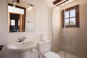 Ein Badezimmer in der Unterkunft Villa Can Boseta by SunVillas Mallorca