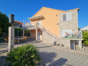 Το κτήριο όπου στεγάζεται  το διαμέρισμα