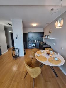Köök või kööginurk majutusasutuses Kodurahu apartement