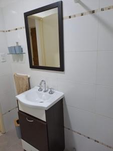 a bathroom with a sink and a mirror at Monoambiente luminoso impecable in Bahía Blanca