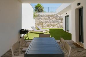 Uma área de estar em Villa Arkadie with private pool