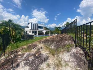 Το κτήριο όπου στεγάζεται  η βίλα