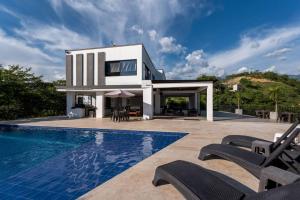 Πισίνα στο ή κοντά στο Archi Villa Sopetran