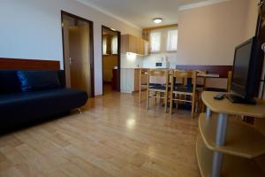Kuchyň nebo kuchyňský kout v ubytování Appartement Alpensee