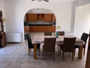 Η κουζίνα ή μικρή κουζίνα στο Villa on hill with swimming pool, Agia Napa +66 φωτογραφίες