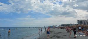 a group of people standing on a beach at Apartament Derys in Năvodari +3 photos