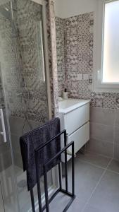 a bathroom with a shower and a chair in it at LE SNOOKYBAY - Appartement Neuf - Classé 3 étoiles in Cavalaire-sur-Mer +17 photos