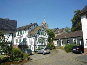 a house with cars parked in a parking lot at Ferienhaus im Grünen - NEU mit E-Auto Ladesäule in Morsbach +22 photos