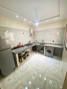 Η κουζίνα ή μικρή κουζίνα στο Budget Studio in Prime Central Ideal for Travelers +2 φωτογραφίες