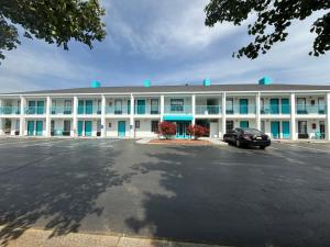 a large white building with a parking lot at Southern Soho Boutique Hotel in Oxford