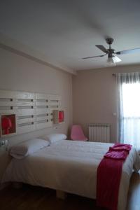 Cama o camas de una habitación en Apartamento Turístico “El Yugo”
