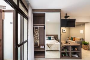 Ένα ή περισσότερα κρεβάτια σε δωμάτιο στο Jacques Pilon Residence 42 m2 Apartment