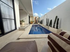 Bazén v ubytování Bali Bird Villa Canggu nebo v jeho okolí