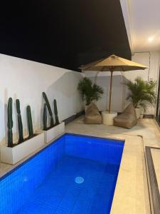 Bazén v ubytování Bali Bird Villa Canggu nebo v jeho okolí