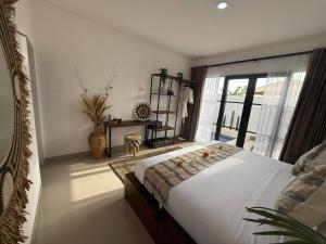 Postel nebo postele na pokoji v ubytování Bali Bird Villa Canggu