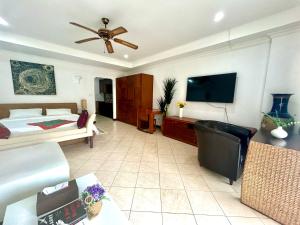 TV a/nebo společenská místnost v ubytování View Talay Residence 4 Jomtien Beach 56 Sqm big balcony pool view