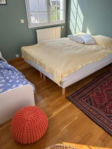 Ένα ή περισσότερα κρεβάτια σε δωμάτιο στο Maison familiale en bord de mer
