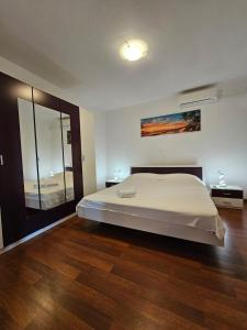 Ένα ή περισσότερα κρεβάτια σε δωμάτιο στο Apartmani Desnica