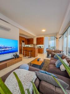 Posezení v ubytování Seaview Apt 3 min Walk to Beach + 23 fotografií