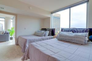 En eller flere senge i et værelse på The Perfect Blend of Style and Comfort