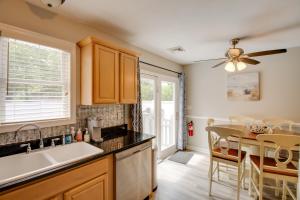 eine Küche mit Spüle und Tisch mit Stühlen in der Unterkunft Charming Somers Point House with Private Pool! in Somers Point