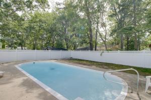 Der Swimmingpool an oder in der Nähe von Charming Somers Point House with Private Pool!