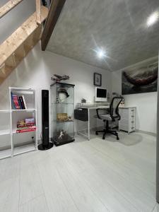 Μια τηλεόραση ή/και κέντρο ψυχαγωγίας στο Studio Ptitfolais
