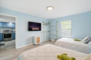 מטבח או מטבחון ב-Beautiful Updates - Relaxing Views - Close to Pool