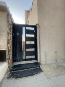 a black door in the side of a building at شقة بالدور الثالث in Quai