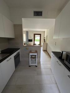 Kuchyň nebo kuchyňský kout v ubytování Villa Eribis