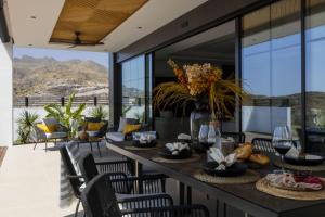 Nespecifikovaný výhled na hory nebo výhled na hory při pohledu z vily