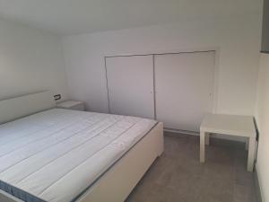Ένα ή περισσότερα κρεβάτια σε δωμάτιο στο Apartman Alemka
