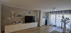 Μια τηλεόραση ή/και κέντρο ψυχαγωγίας στο Una Perla per 2