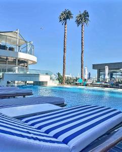 Swimmingpoolen hos eller tæt på Studio White Tower - Mamaia Nord