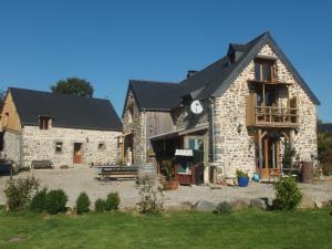 a stone house with a clock on the front of it at Hof Mellon in Plouguernével