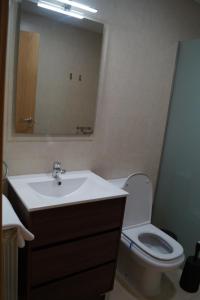 Un baño de Apartamento Turístico “El Yugo”